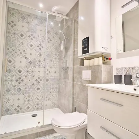 *t2*terrasse*calme*centre-ville*gare*commerce* Apartment *